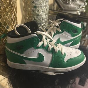 Nike Green and White Sneakers Classic Style